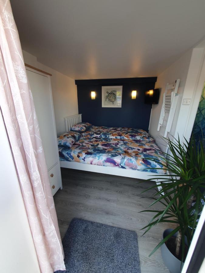 Lovely Private Studio Room With Own Kitchen And Bathroom. Set In The Popular Area Of Shiphay In Torquay And Only A Short Walk From Torbay Hospital Extérieur photo