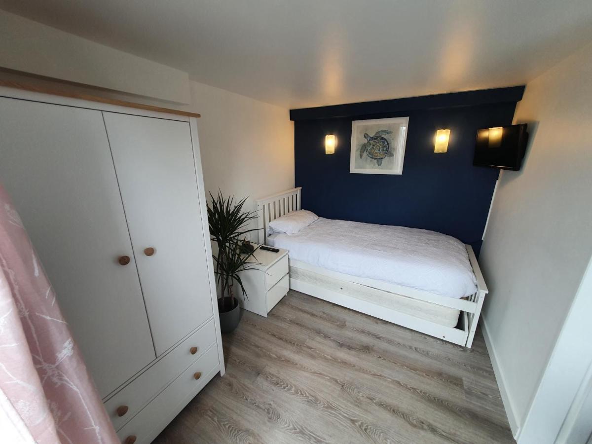 Lovely Private Studio Room With Own Kitchen And Bathroom. Set In The Popular Area Of Shiphay In Torquay And Only A Short Walk From Torbay Hospital Extérieur photo