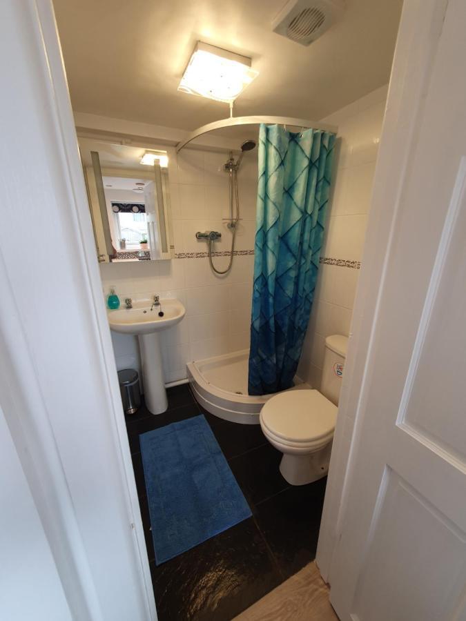 Lovely Private Studio Room With Own Kitchen And Bathroom. Set In The Popular Area Of Shiphay In Torquay And Only A Short Walk From Torbay Hospital Extérieur photo