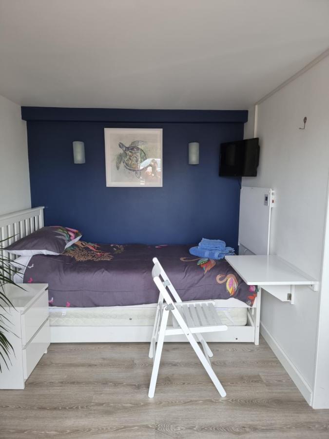 Lovely Private Studio Room With Own Kitchen And Bathroom. Set In The Popular Area Of Shiphay In Torquay And Only A Short Walk From Torbay Hospital Extérieur photo