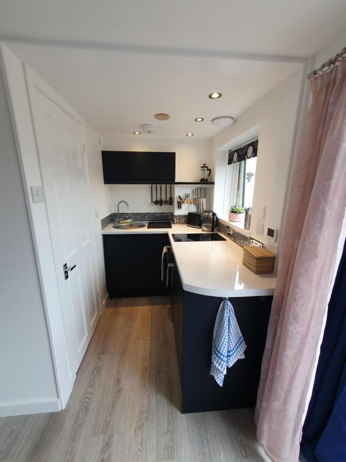 Lovely Private Studio Room With Own Kitchen And Bathroom. Set In The Popular Area Of Shiphay In Torquay And Only A Short Walk From Torbay Hospital Extérieur photo