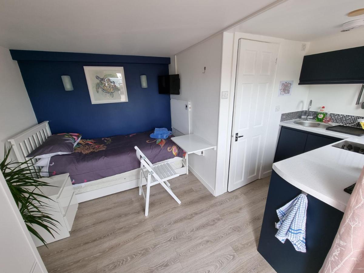 Lovely Private Studio Room With Own Kitchen And Bathroom. Set In The Popular Area Of Shiphay In Torquay And Only A Short Walk From Torbay Hospital Extérieur photo