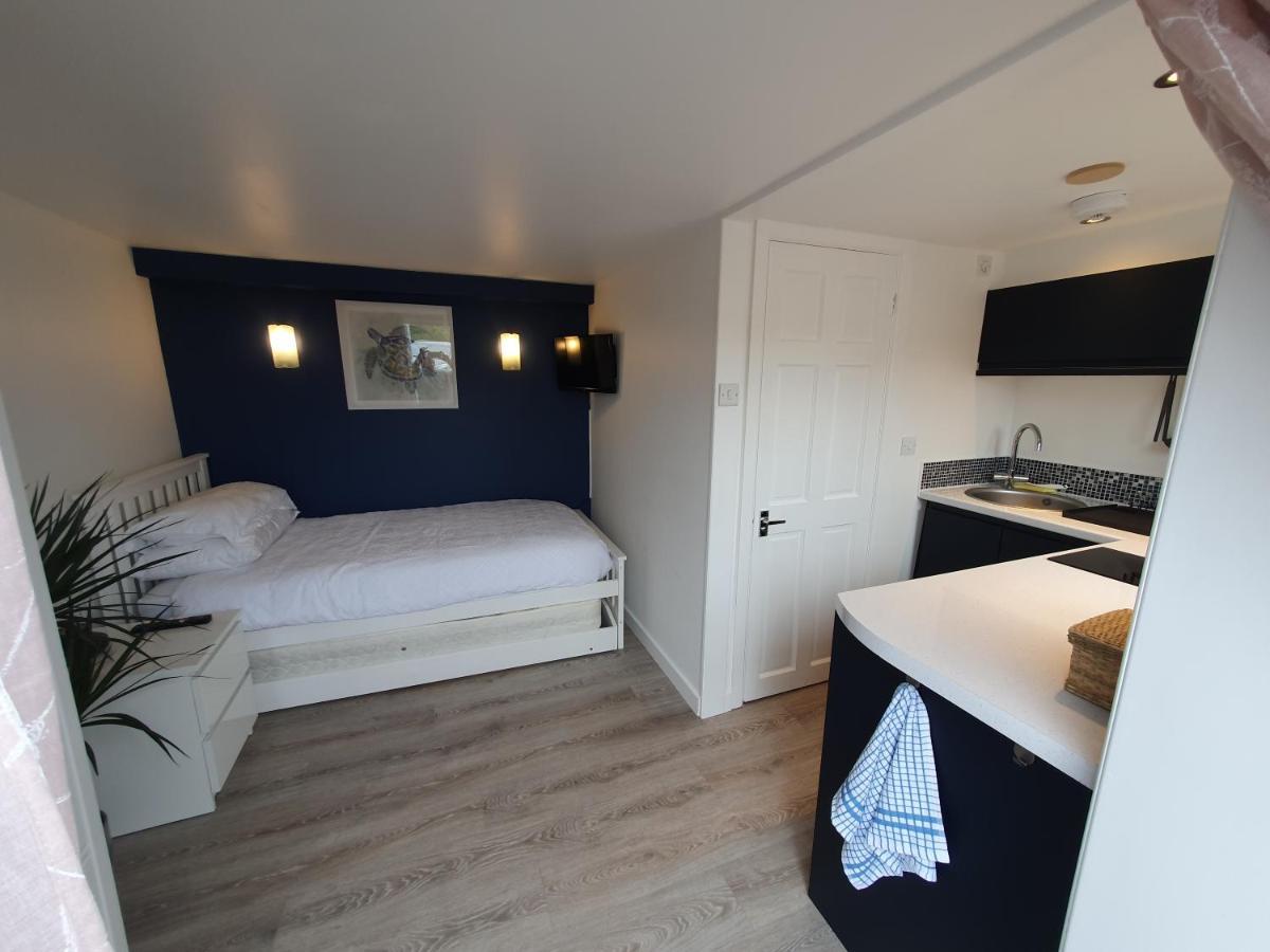 Lovely Private Studio Room With Own Kitchen And Bathroom. Set In The Popular Area Of Shiphay In Torquay And Only A Short Walk From Torbay Hospital Extérieur photo