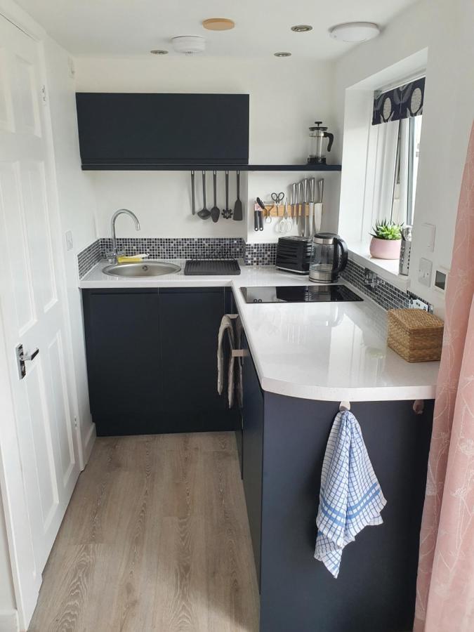 Lovely Private Studio Room With Own Kitchen And Bathroom. Set In The Popular Area Of Shiphay In Torquay And Only A Short Walk From Torbay Hospital Extérieur photo
